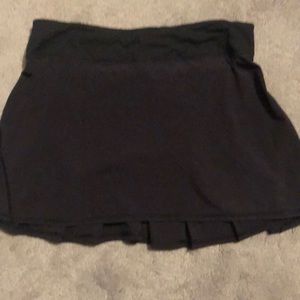 Lululemon Size 6 Tall Black Skirt